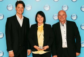 Anita in Leopold Roglič, starša Primoža Rogliča, sta v sinovem imenu prevzela nagrado za najbolj zaupanja vrednega športnika 2021.  