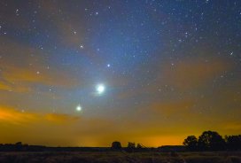 V večernih urah opazujete dva največja planeta v Osončju – Jupiter in Saturn