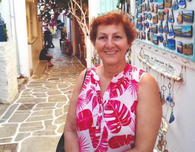 Marjana Fras je Slovenka, ki se je zaljubila v Grka, Grčijo in grško kuhinjo. 