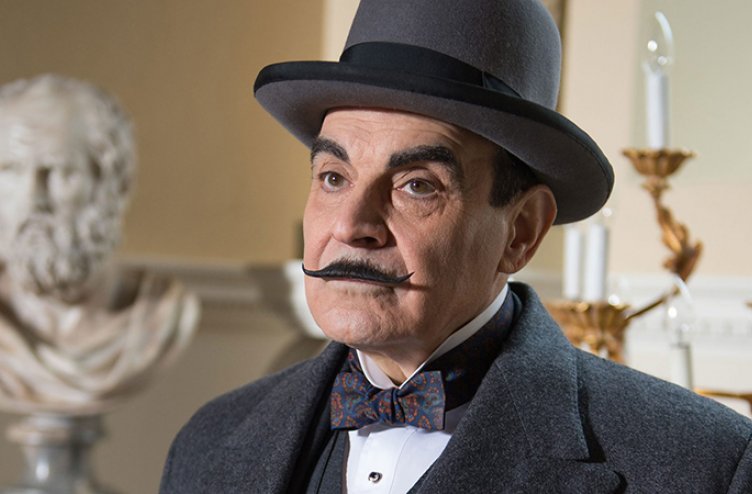 Igralec David Suchet je v sodobni televizijski adaptaciji zgodb o Herculu Poirotu upodobil famoznega belgijskega detektiva in mu dodal tudi ščepec svoje lastne interpretacije.